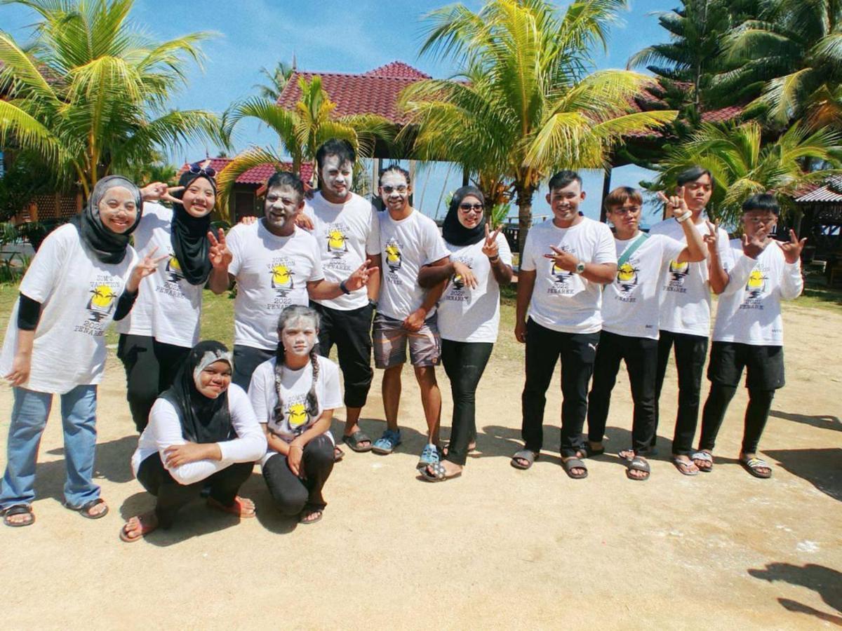Bayu Beach Penarek Kampung Penarik Kültér fotó