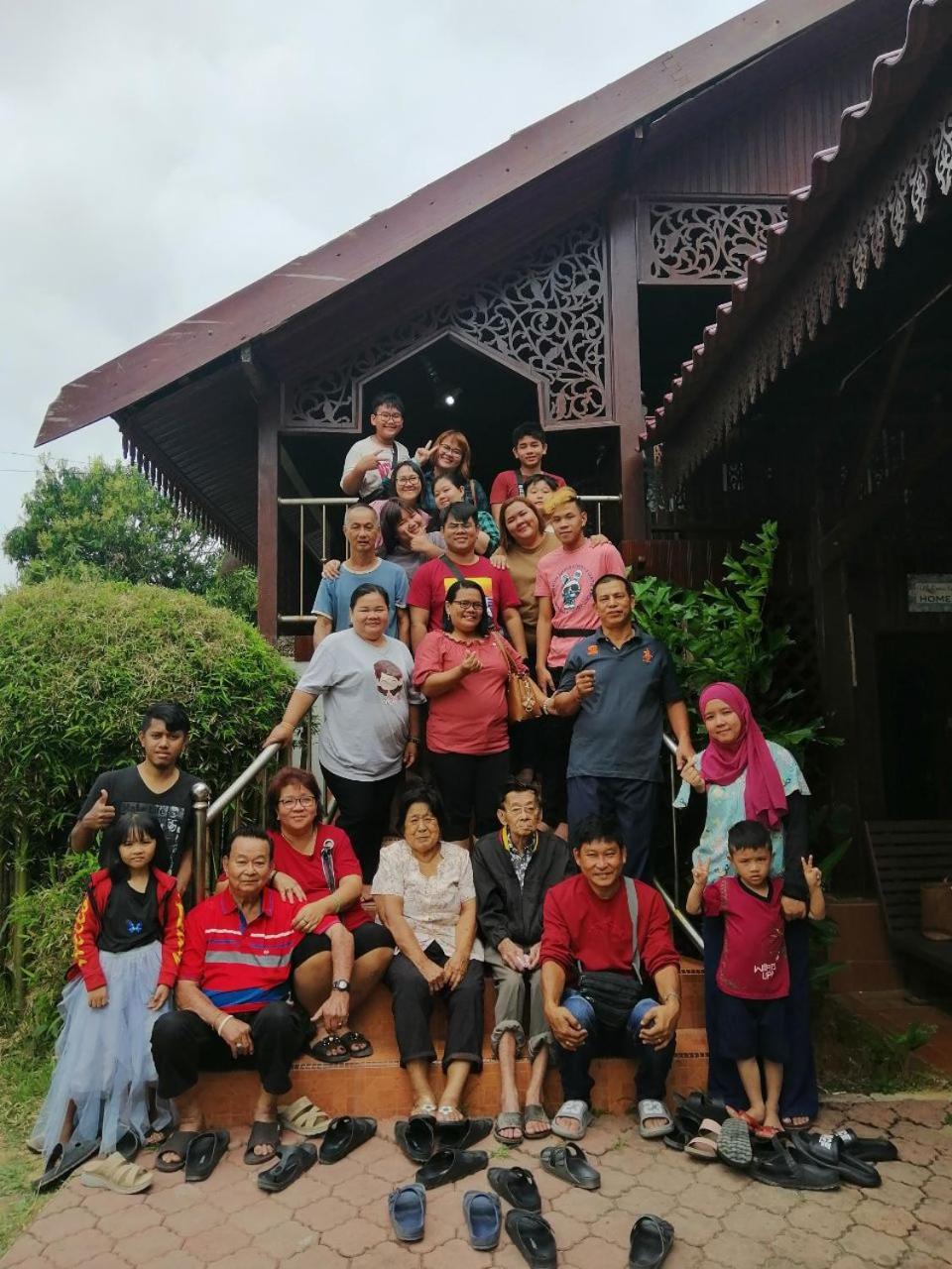 Bayu Beach Penarek Kampung Penarik Kültér fotó