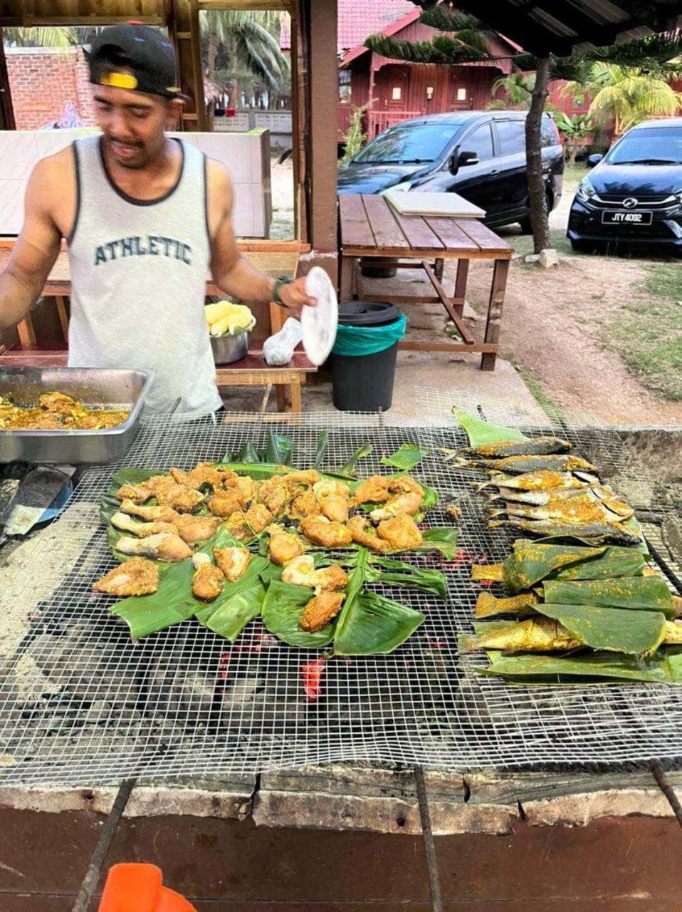 Bayu Beach Penarek Kampung Penarik Kültér fotó