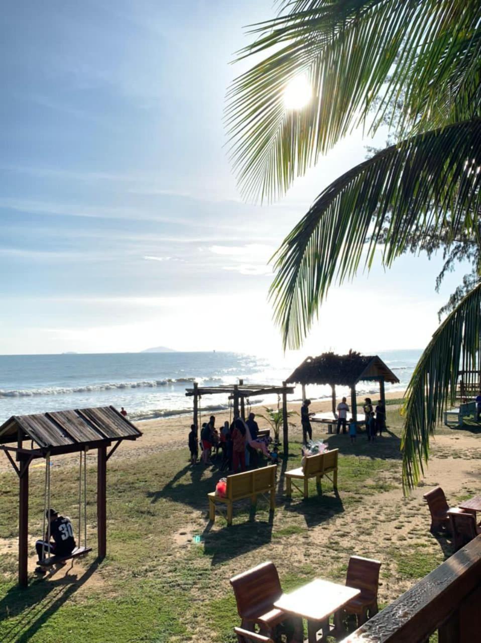 Bayu Beach Penarek Kampung Penarik Kültér fotó
