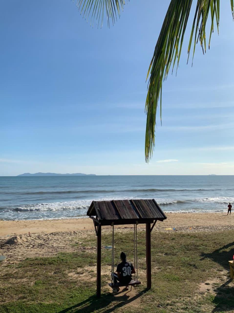 Bayu Beach Penarek Kampung Penarik Kültér fotó