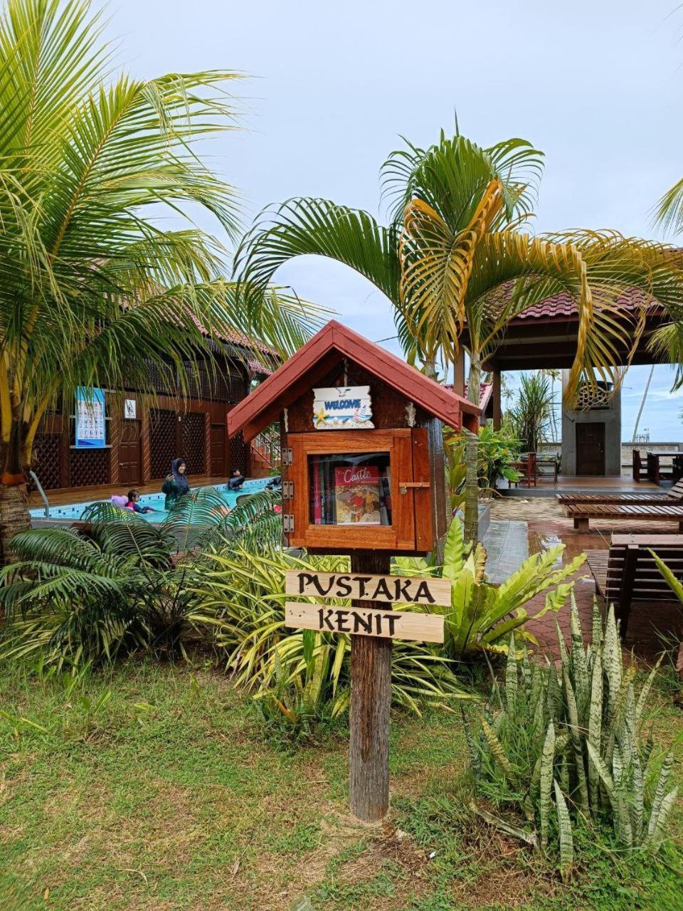 Bayu Beach Penarek Kampung Penarik Kültér fotó