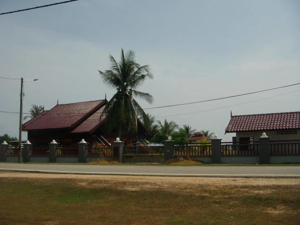 Bayu Beach Penarek Kampung Penarik Kültér fotó